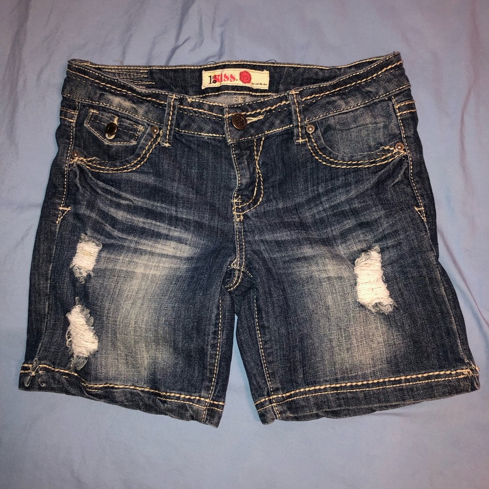 1st Kiss Bermuda style shorts EUC Looks like size 9 but look at tag/pictures